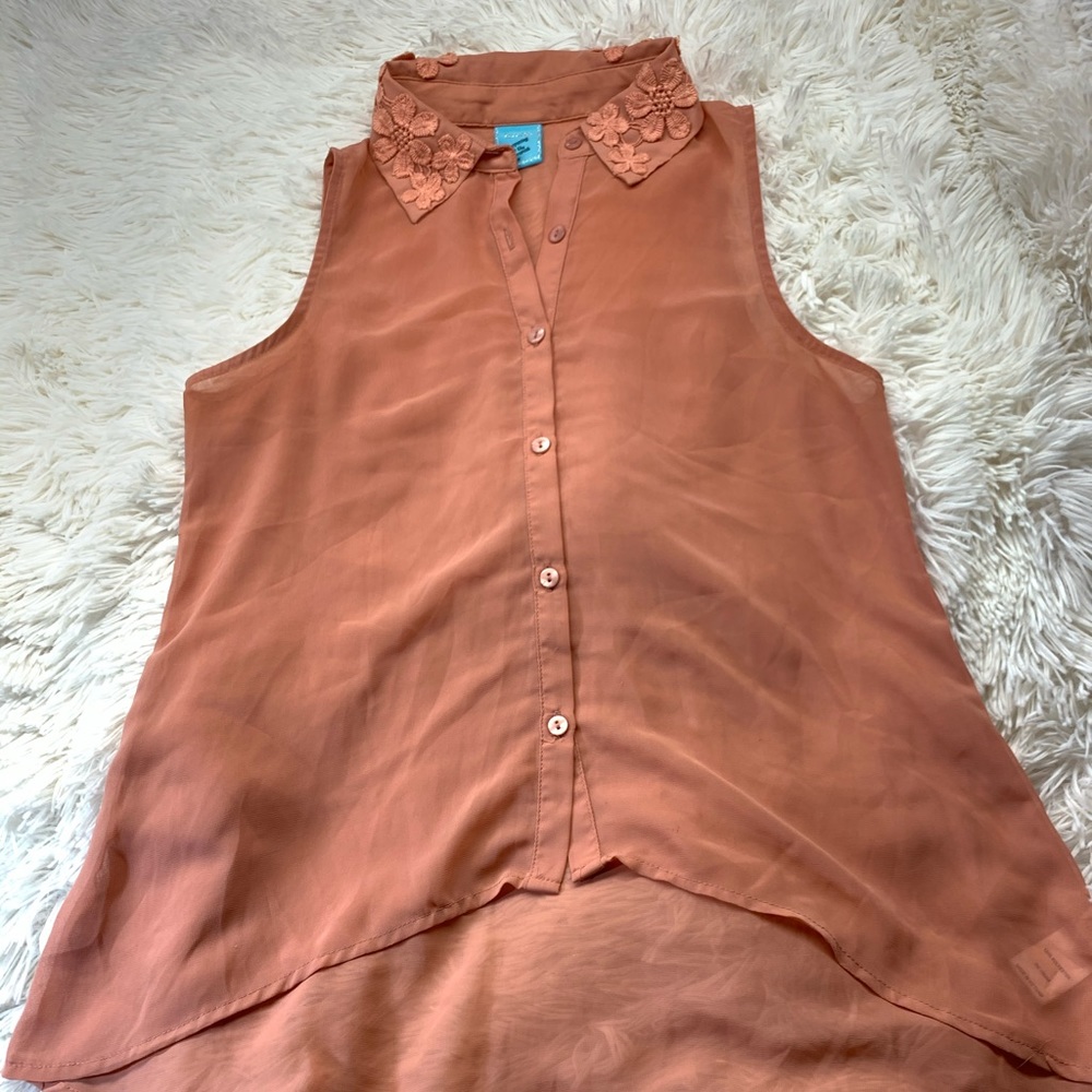 Beautiful polyester tank button up . - Picture 6 of 8